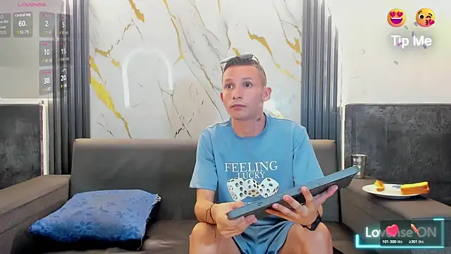 Isaak 26 online show from March 26, 2:39 am