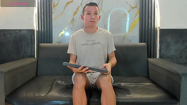 Isaak 26 online show from April 20, 6:09 pm