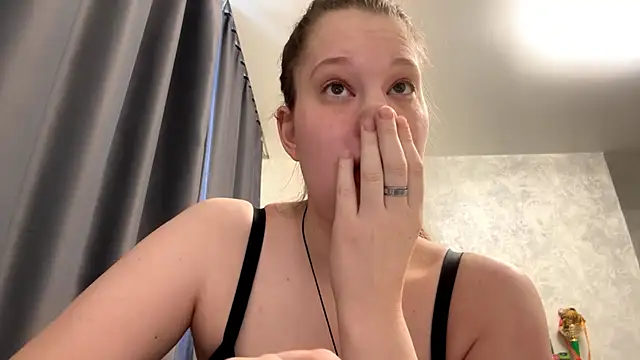 Snapshot of Lunexia_Kysstoria chatting on February 23, 4:21 am Lunexia Kysstoria online show from February 23, 4:21 am