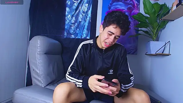 Snapshot of Gael_moon_ chatting on February 26, 8:19 pm Gael moon online show from February 26, 8:19 pm