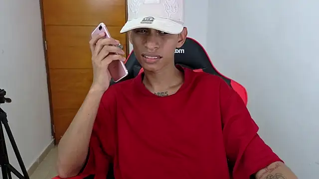 Snapshot of Niklausxxx chatting on February 10, 6:23 pm Niklausxxx online show from February 10, 6:23 pm