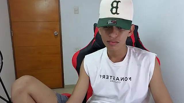 Snapshot of Niklausxxx chatting on February 28, 10:33 pm Niklausxxx online show from February 28, 10:33 pm