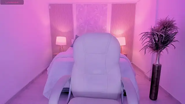 karol priston online show from April 16, 3:07 am