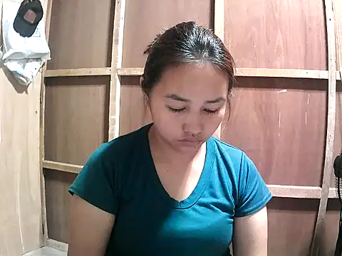 Snapshot of Cloudette_17 chatting on February 13, 5:03 am Cloudette 17 online show from February 13, 5:03 am