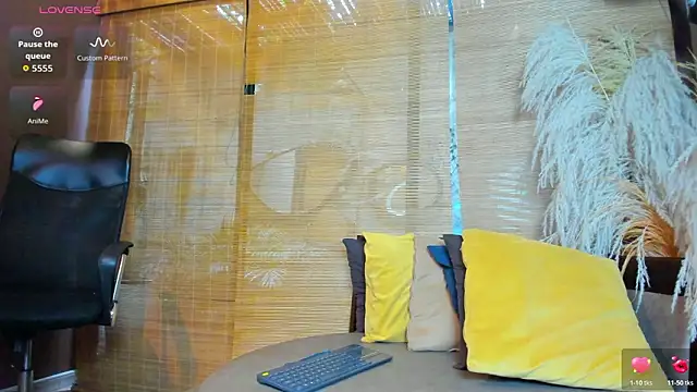 sophieBlair  online show from March 8, 7:06 pm