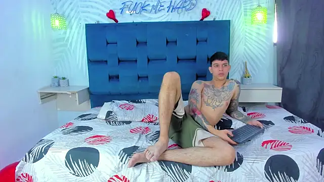 Snapshot of Adventurous_Boys chatting on February 15, 2:14 pm Adventurous Boys online show from February 15, 2:14 pm