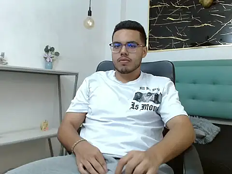 Trevor Ash online show from February 13, 3:24 am