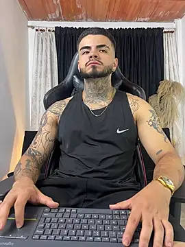 Benjii Carter1 online show from April 14, 2:06 am