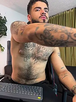 Snapshot of Benjii_Carter1 chatting on June 18, 1:06 am Benjii Carter1 online show from June 18, 1:06 am