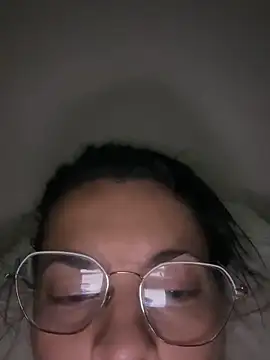 Snapshot of justinahallo chatting on February 9, 9:35 am justinahallo online show from February 9, 9:35 am