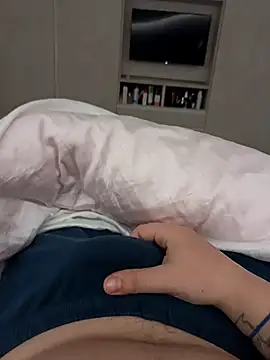 Snapshot of andrepix995 chatting on February 27, 5:18 am andrepix995 online show from February 27, 5:18 am