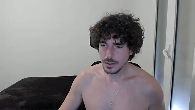 Snapshot of joaquin420_hot chatting on February 21, 10:05 am joaquin420 hot online show from February 21, 10:05 am