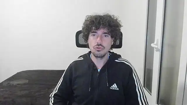 Snapshot of joaquin420_hot chatting on February 22, 8:51 pm joaquin420 hot online show from February 22, 8:51 pm