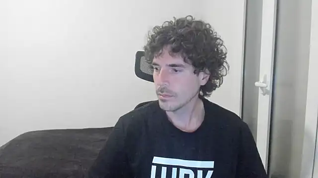 Snapshot of joaquin420_hot chatting on February 25, 11:58 pm joaquin420 hot online show from February 25, 11:58 pm