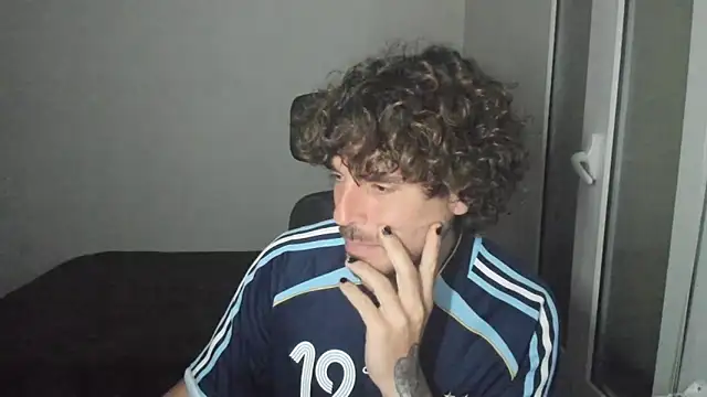 Snapshot of joaquin420_hot chatting on March 1, 7:38 pm joaquin420 hot online show from March 1, 7:38 pm