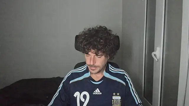 Snapshot of joaquin420_hot chatting on March 3, 3:12 am joaquin420 hot online show from March 3, 3:12 am