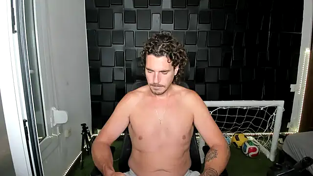 Snapshot of joaquin420_hot chatting on July 8, 6:45 pm joaquin420 hot online show from July 8, 6:45 pm