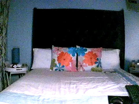 Snapshot of KINKYDOLL4U chatting on February 15, 7:43 pm KINKYDOLL4U online show from February 15, 7:43 pm