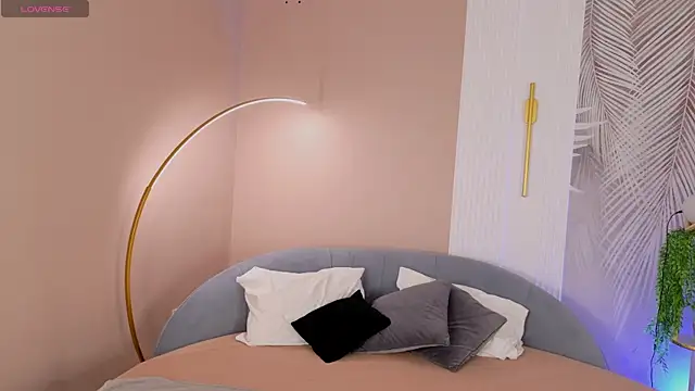 Abigail Forland online show from April 5, 5:04 am