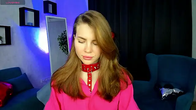 Snapshot of little__isabel chatting on February 19, 1:34 am little isabel online show from February 19, 1:34 am