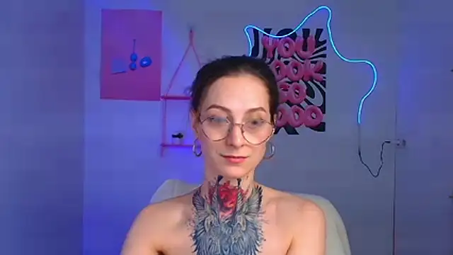 Esmi Winter online show from February 14, 6:43 am