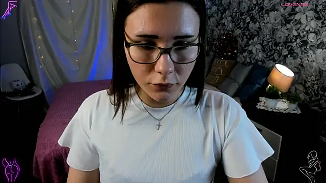 Snapshot of Coraline_kitty chatting on February 13, 8:54 am Coraline kitty online show from February 13, 8:54 am