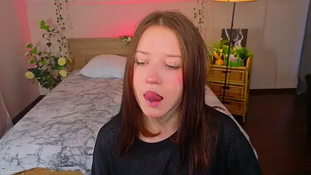 MmollyMay online show from March 28, 10:26 am