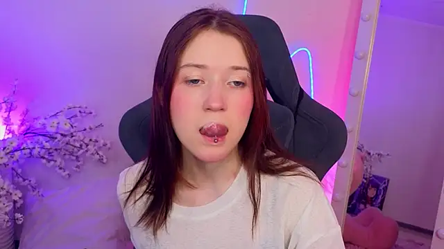 MmollyMay online show from April 18, 10:19 am