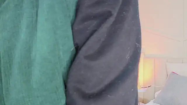 Snapshot of Eyes_moon_ chatting on March 3, 3:23 am Eyes moon online show from March 3, 3:23 am