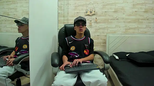 Snapshot of Jordi_Cooper chatting on February 25, 7:45 pm Jordi Cooper online show from February 25, 7:45 pm