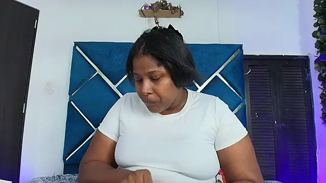 Snapshot of AlexaRousse4u chatting on June 6, 10:25 pm AlexaRousse4u online show from June 6, 10:25 pm