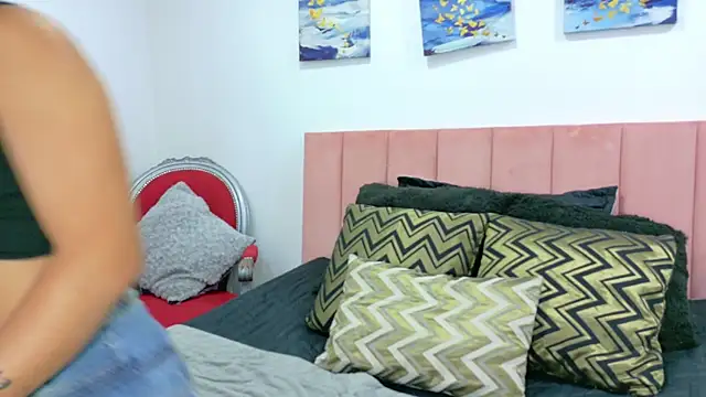 LuciadelaVega online show from March 1, 4:42 pm