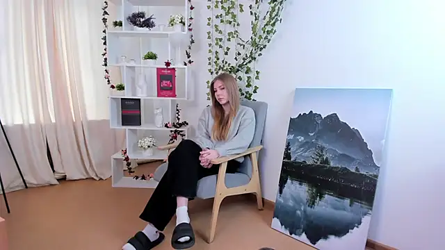 Snapshot of CharityKhamo chatting on February 12, 8:42 am CharityKhamo online show from February 12, 8:42 am