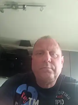 Snapshot of Demik71 chatting on March 4, 12:33 pm Demik71 online show from March 4, 12:33 pm