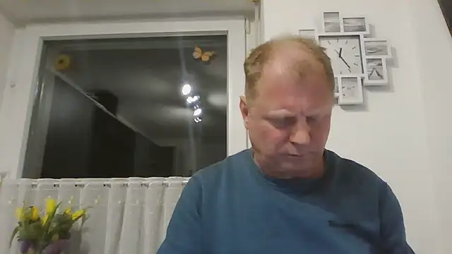 Snapshot of Demik71 chatting on March 27, 11:26 pm Demik71 online show from March 27, 11:26 pm