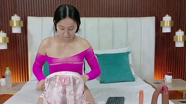 Snapshot of Brisa_Silva chatting on April 24, 11:34 am Brisa Silva online show from April 24, 11:34 am