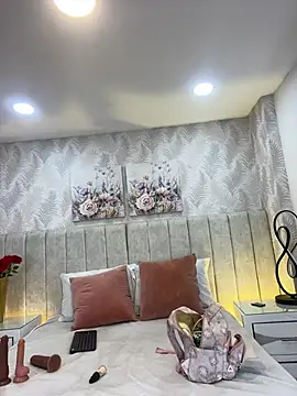 Snapshot of Brisa_Silva chatting on July 4, 12:00 pm Brisa Silva online show from July 4, 12:00 pm
