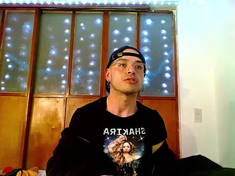 Snapshot of DanniHotBoy02 chatting on February 11, 3:11 am DanniHotBoy02 online show from February 11, 3:11 am