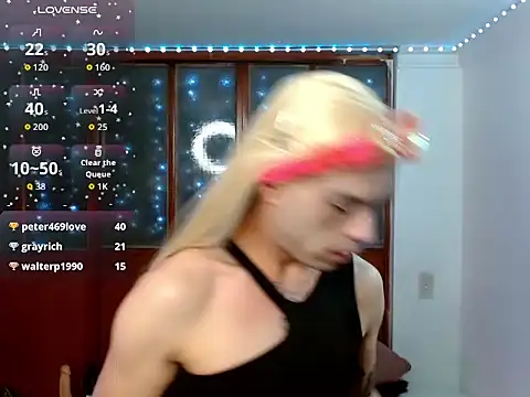 Snapshot of DanniHotBoy02 chatting on March 3, 8:31 am DanniHotBoy02 online show from March 3, 8:31 am