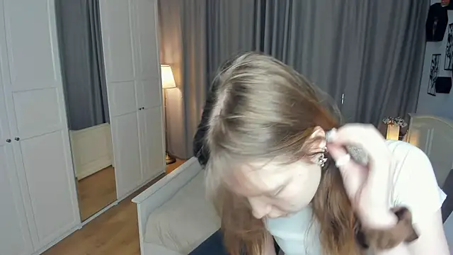 LavenderMitten online show from March 21, 7:13 am