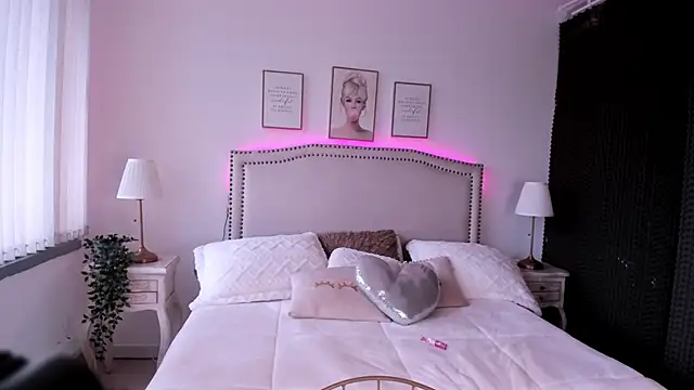 Snapshot of Maya-jhons chatting on February 15, 2:03 pm Maya-jhons online show from February 15, 2:03 pm