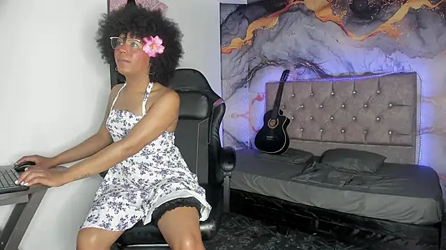 Snapshot of CataleyaMoon_ chatting on May 2, 7:19 pm CataleyaMoon online show from May 2, 7:19 pm
