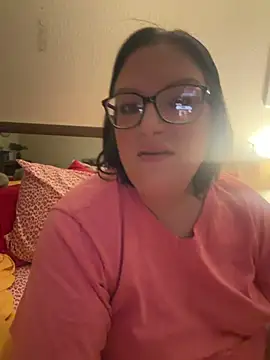 Snapshot of FreaksOffALeash3261 chatting on May 16, 12:04 pm FreaksOffALeash3261 online show from May 16, 12:04 pm