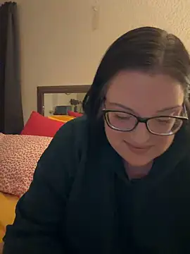Snapshot of FreaksOffALeash3261 chatting on May 25, 4:18 am FreaksOffALeash3261 online show from May 25, 4:18 am