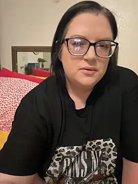 Snapshot of FreaksOffALeash3261 chatting on May 26, 4:41 am FreaksOffALeash3261 online show from May 26, 4:41 am