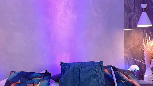 Hannah-Prada online show from April 8, 11:43 am