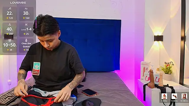 Snapshot of noah_bellarose chatting on February 11, 8:14 pm noah bellarose online show from February 11, 8:14 pm