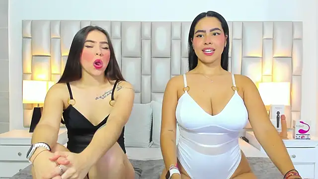Snapshot of paola_katy_dicks chatting on April 22, 7:48 pm paola katy dicks online show from April 22, 7:48 pm