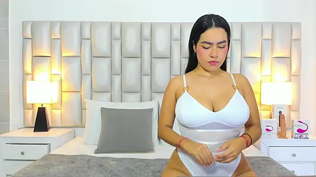 Snapshot of paola_katy_dicks chatting on June 3, 8:14 pm paola katy dicks online show from June 3, 8:14 pm