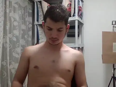 Snapshot of Erostomxxx chatting on February 17, 12:51 am Erostomxxx online show from February 17, 12:51 am